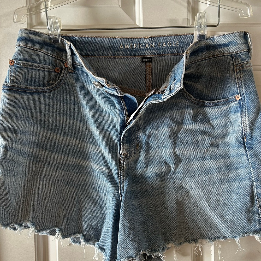 American Eagle Outfitters Light Blue Frayed Jean Shorts - size 16 NWT
